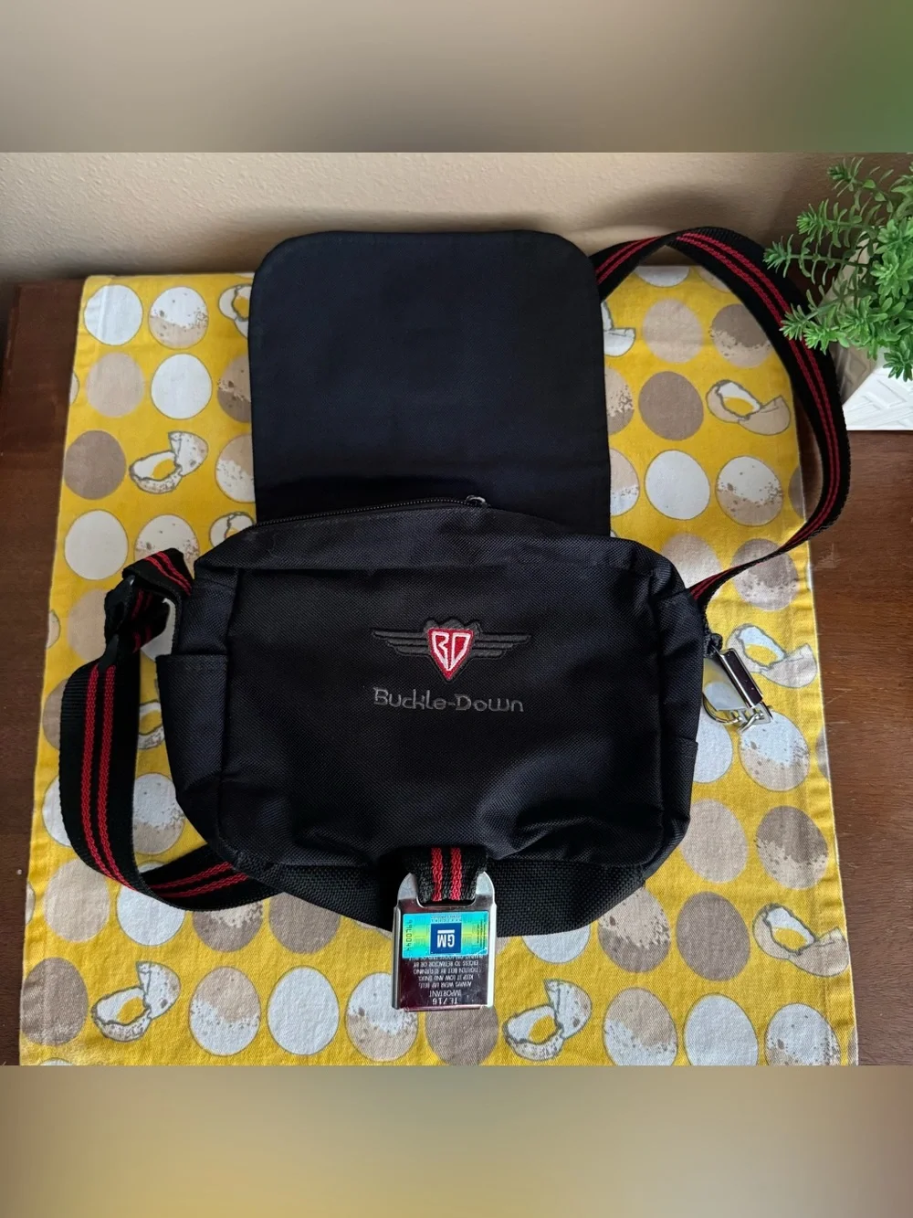 Buckle Down black and red Corvette crossbody bag